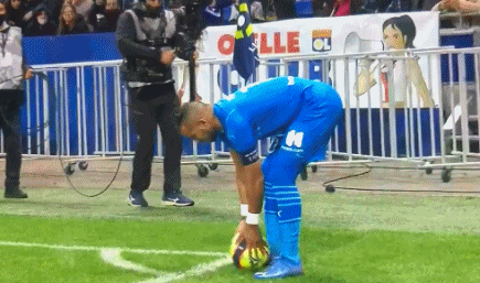 惊魂重演？巴萨死守诺坎普！严防德国球迷再度攻陷主场