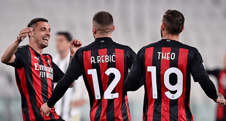 莲湖区机场小学：飞翔少年勇拼搏 绿茵场上展风采