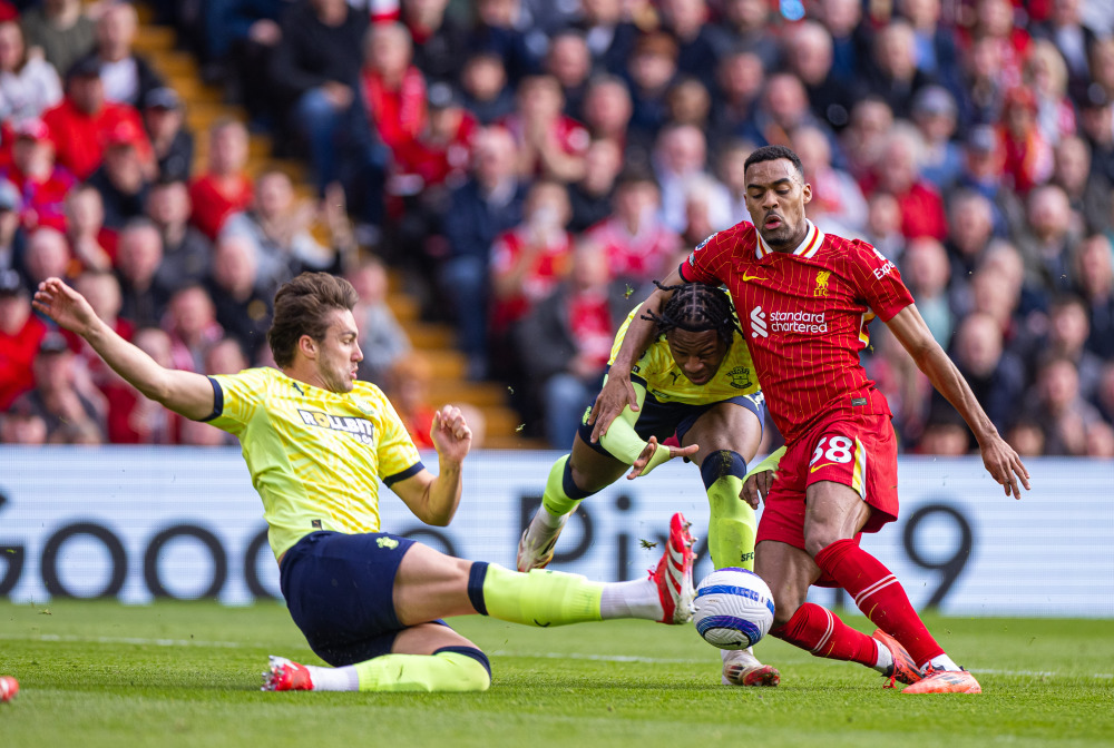 安布：邵佳一与此前的混乱划清界限，是国足非常好的主帅人选（安布：邵佳一已与过去的混乱划清界限，是执教国足的理想人选）