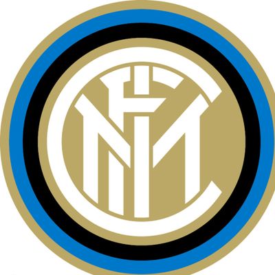 足球国足忙碌备战，训练场加练至夜晚