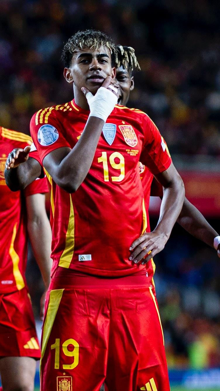 足球国足球员海外首发，发挥稳定（国脚海外联赛首发登场，表现稳健）