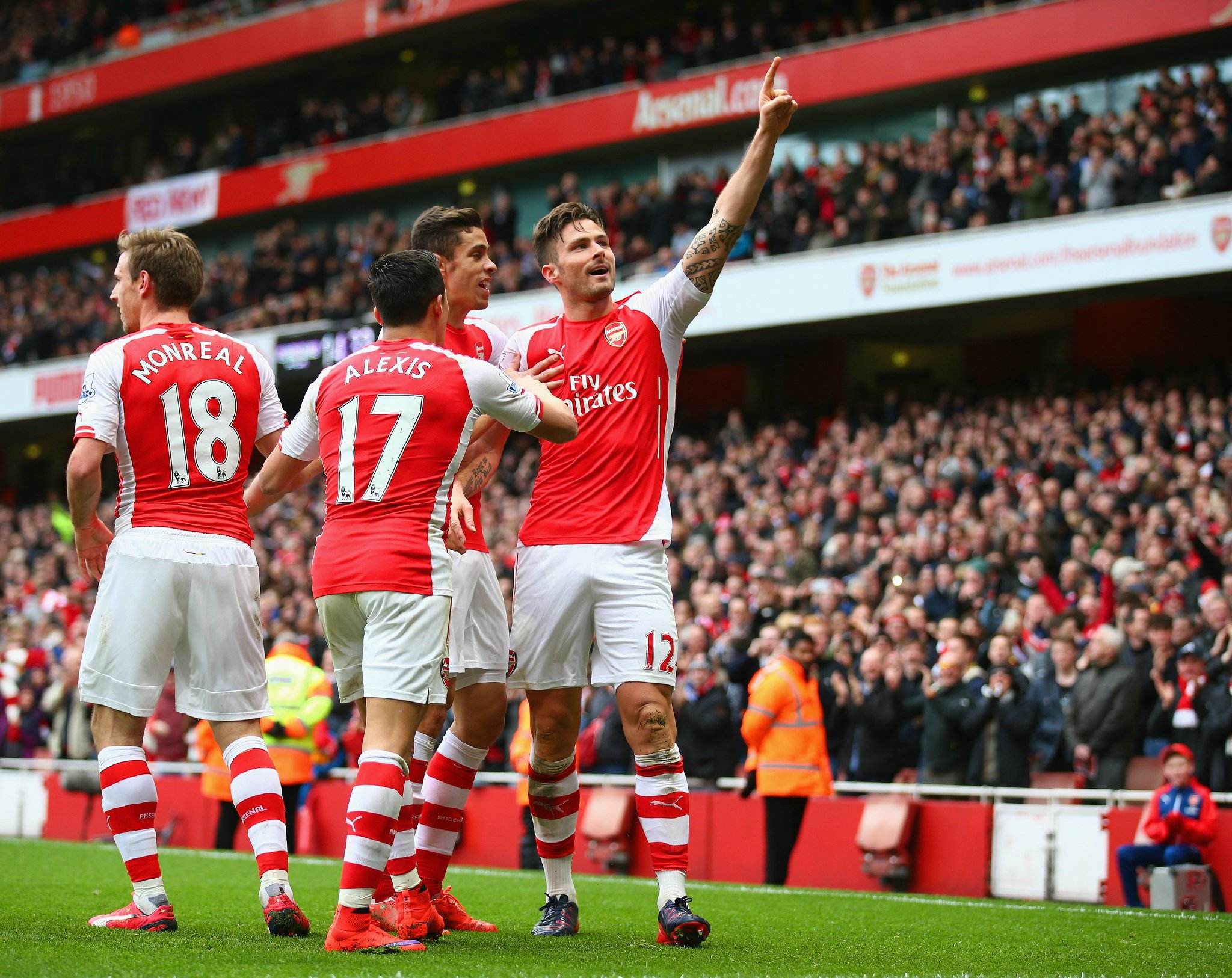 克媒：汉堡进行球衣慈善拍卖，18岁武斯科维奇球衣成标王