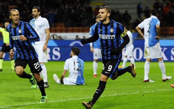 阿森纳领跑英超遭曼城紧追！主场战狼队成保分关键战（曼城紧咬不放，阿森纳为巩固榜首主场硬碰狼队）