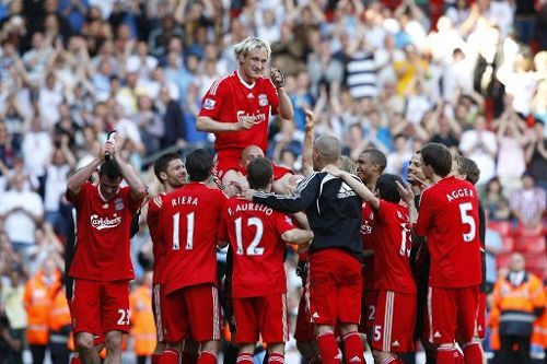 足球报：梅州客家经济困难无法妥善解决，也没总经理主持局面（足球报：梅州客家财务难题迟迟未解，总经理缺位无人主事）