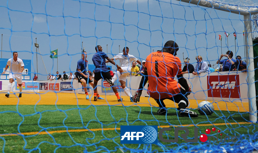 卡拉格：维尔茨本场数据相当亮眼，他的踢法、位置像德布劳内