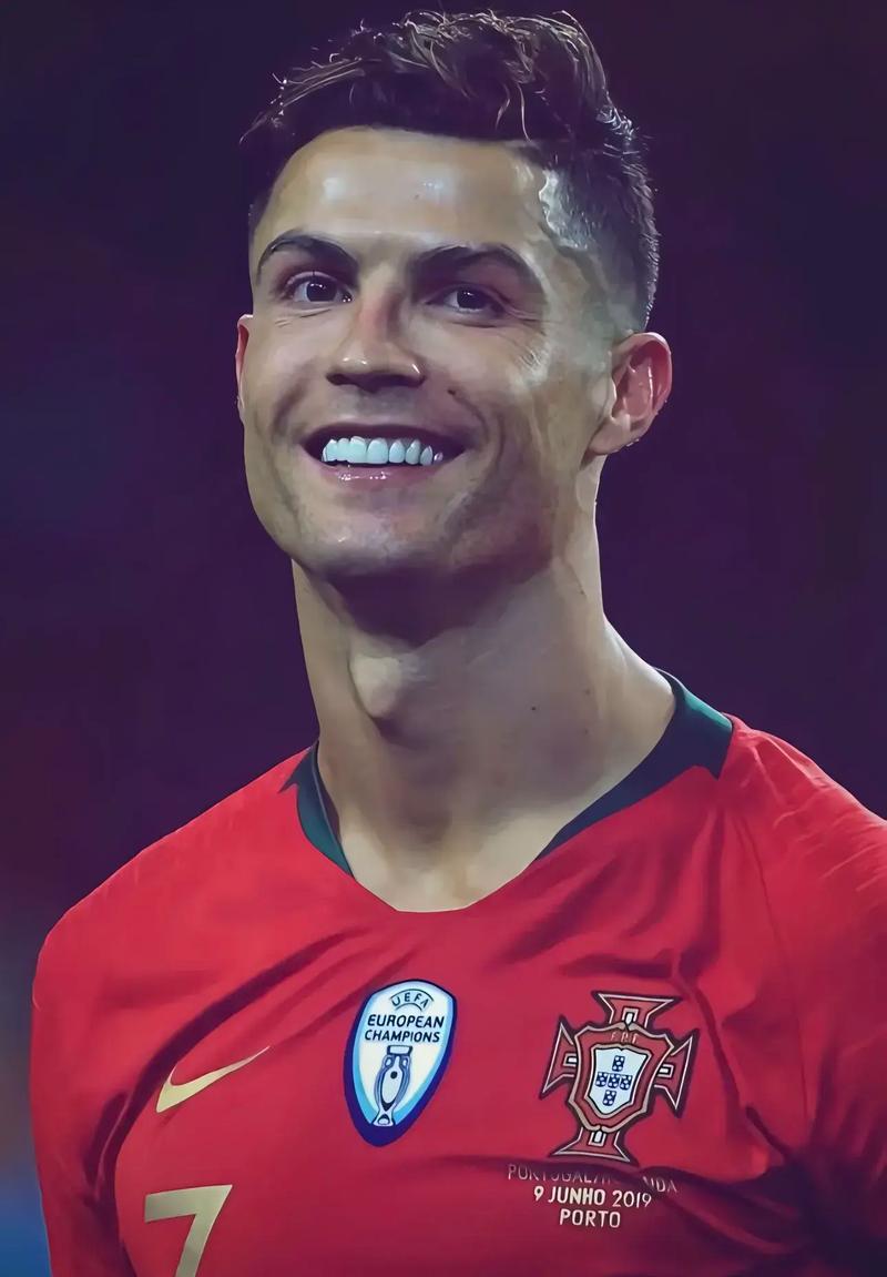 邵佳一谈成为国足主帅：正在家看电脑突然收到700多条信息