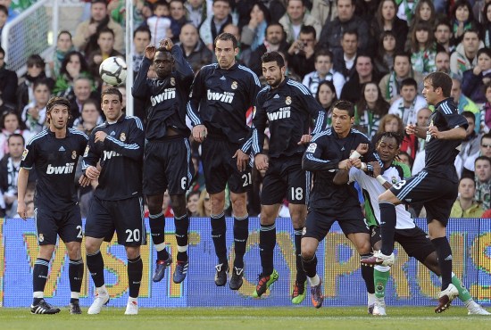 官方：川崎中场橘田健人接受右脚踝手术，本赛季宣告报销（川崎官宣：中场橘田健人因右脚踝手术赛季提前报销）