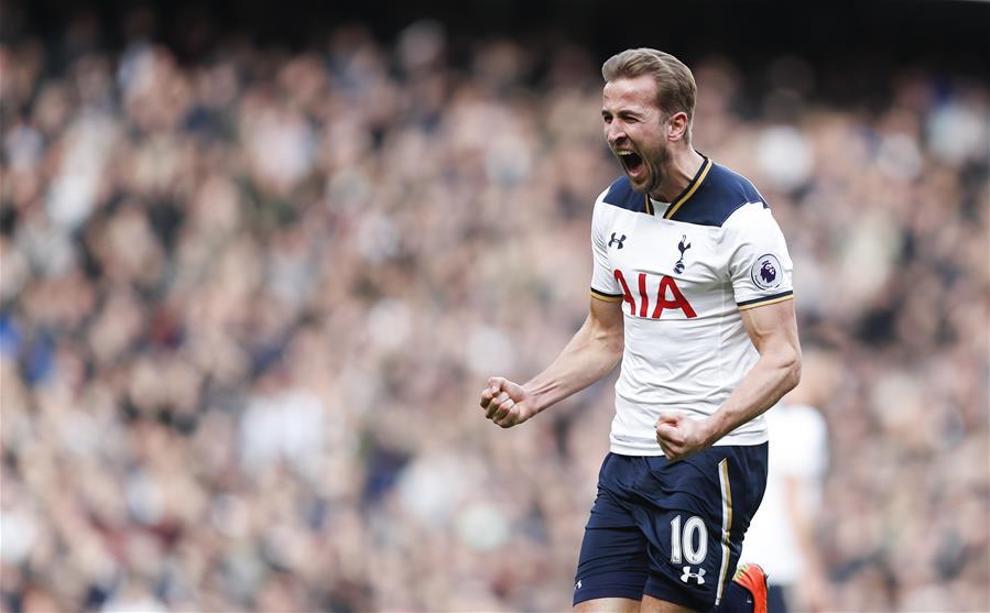 意甲最新动态：米兰锁定18岁新锋，国米仅落榜首一分（意甲快讯：米兰盯上18岁新前锋，国米距榜首仅差一分）