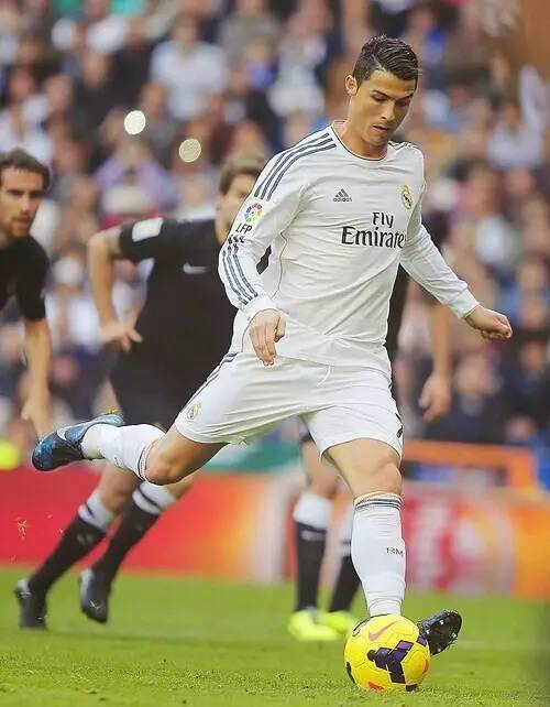 火药味！陶汉林垫脚纪卓违体犯规引刘维伟暴怒 冲到球场内质疑裁判吃T