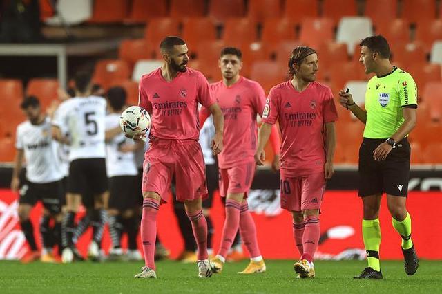 斯基拉：塔瓦雷斯与吉达联合谈妥合同；阿森纳有35%二转分成（斯基拉：塔瓦雷斯已与吉达联合达成个人协议，阿森纳保留35%二次转会分成）